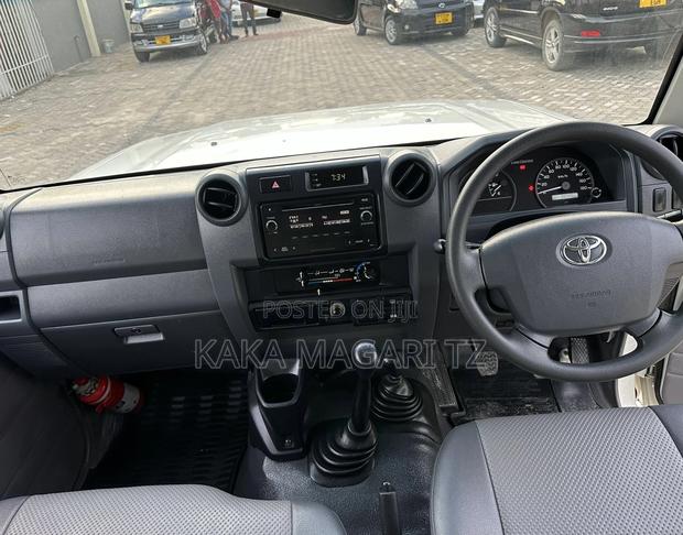 Toyota Land Cruiser 2017 White