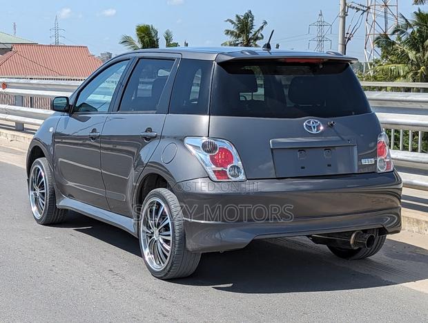 Toyota IST 2005 Gray