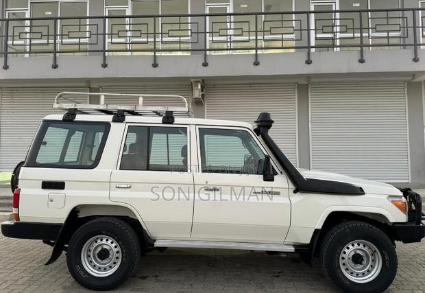 Toyota Land Cruiser 2016 Pearl