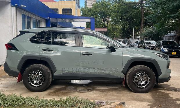 Toyota RAV4 2020 Green
