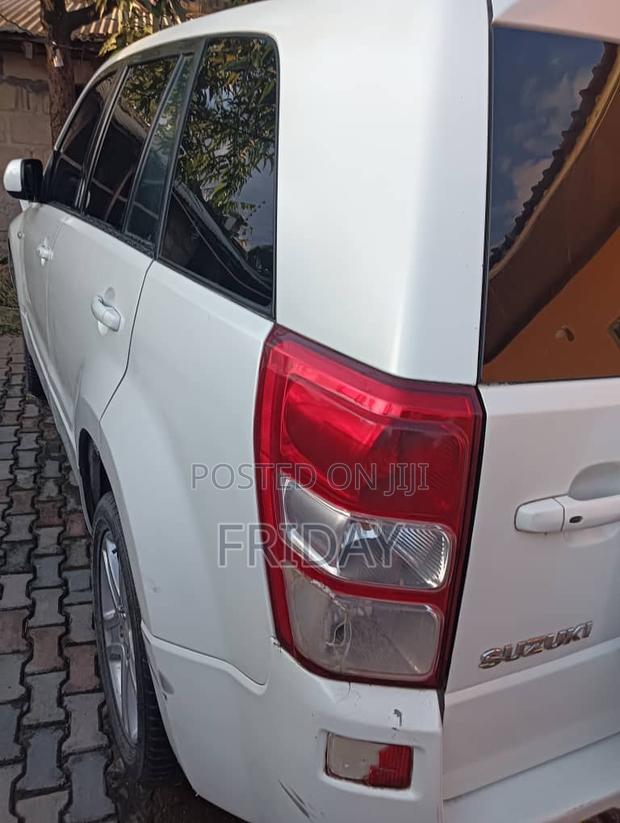 Suzuki Escudo 2008 White