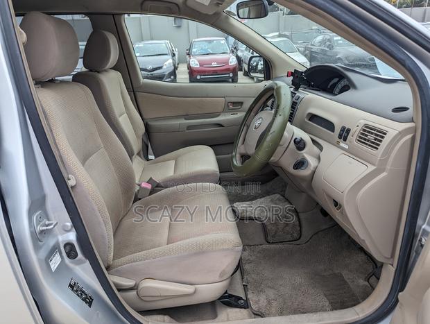 Toyota Raum 2011 Silver