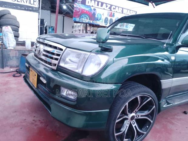 Toyota Land Cruiser 2000 Green