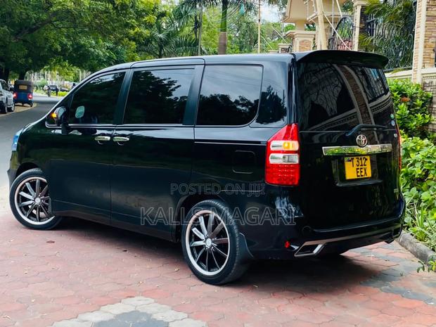Toyota Noah 2011 Black