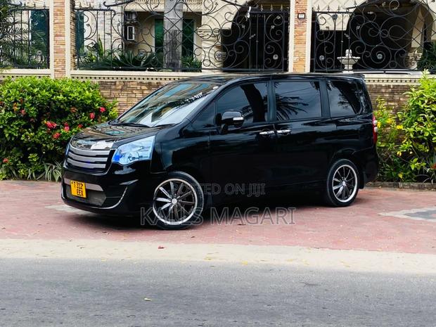 Toyota Noah 2011 Black