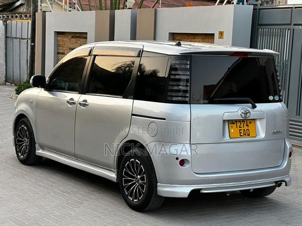Toyota Sienta 2005 Silver