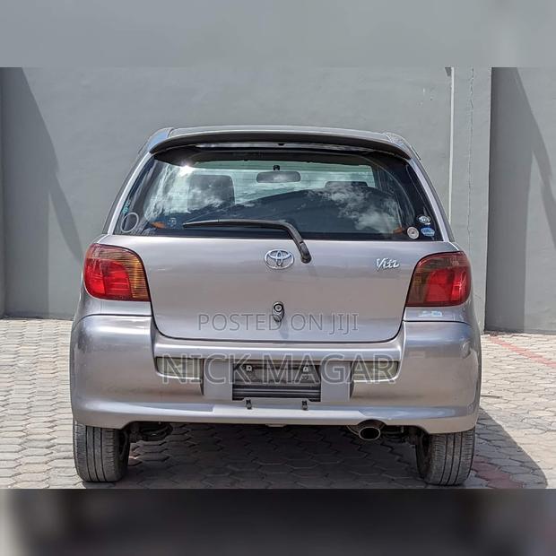 Toyota Vitz 2002 Gray
