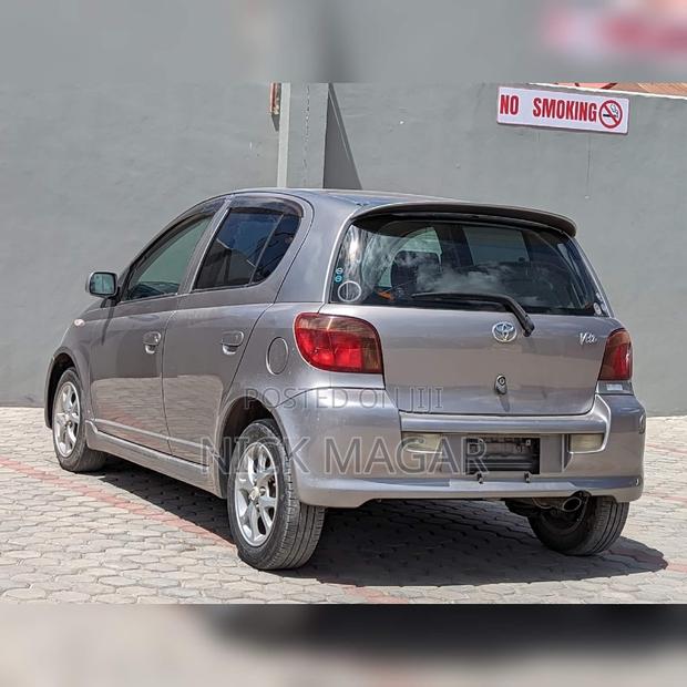 Toyota Vitz 2002 Gray
