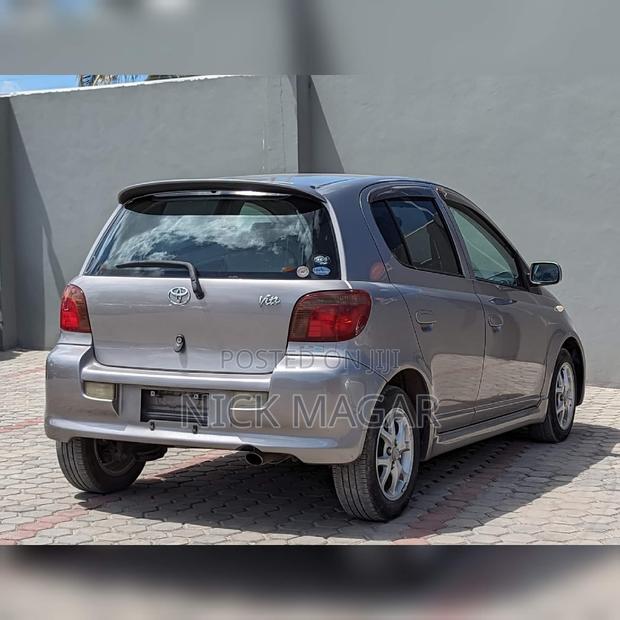 Toyota Vitz 2002 Gray