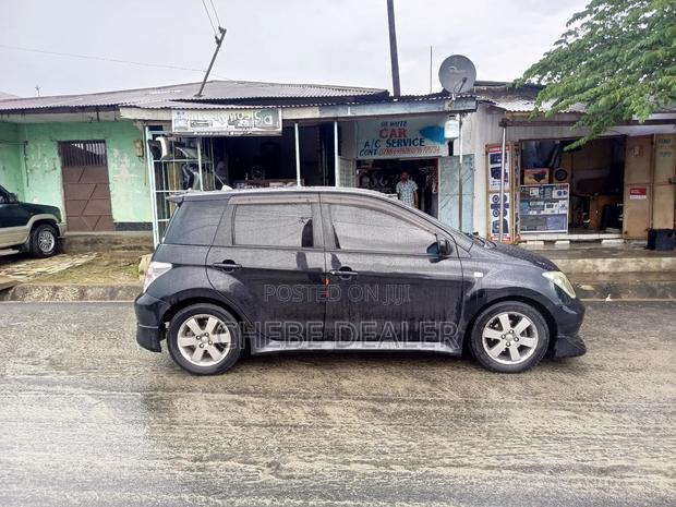 Toyota IST 2004 Black