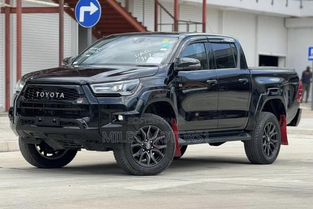 Toyota Hilux 2022 Black