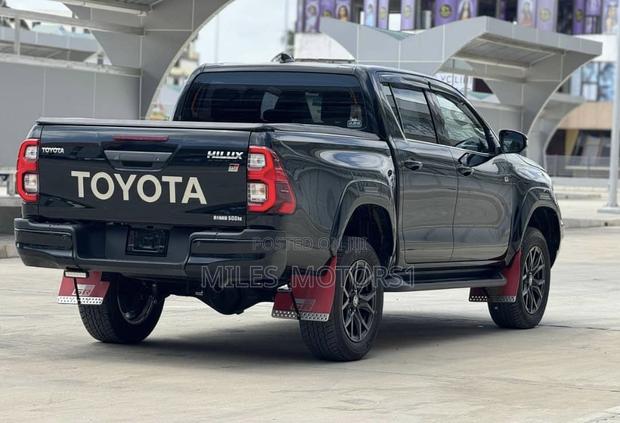 Toyota Hilux 2022 Black