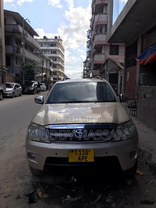 Toyota Fortuner 2004 Silver