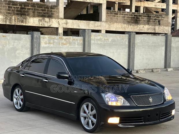 Toyota Crown 2006 Black