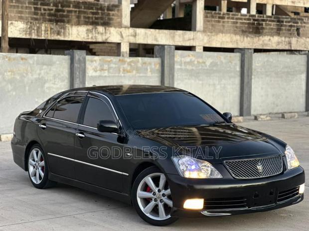 Toyota Crown 2006 Black