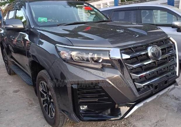 Toyota Land Cruiser Prado 2017 Gray