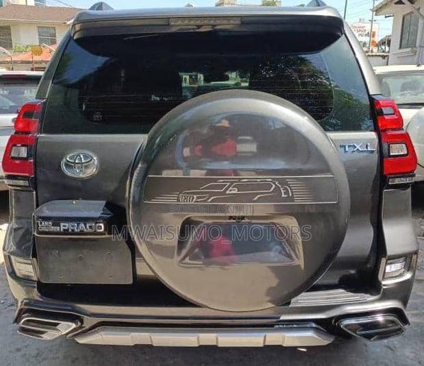 Toyota Land Cruiser Prado 2017 Gray