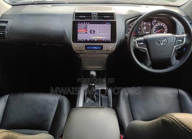 Toyota Land Cruiser Prado 2017 Gray