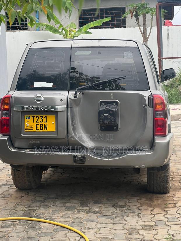 Nissan Patrol 2012 Gray