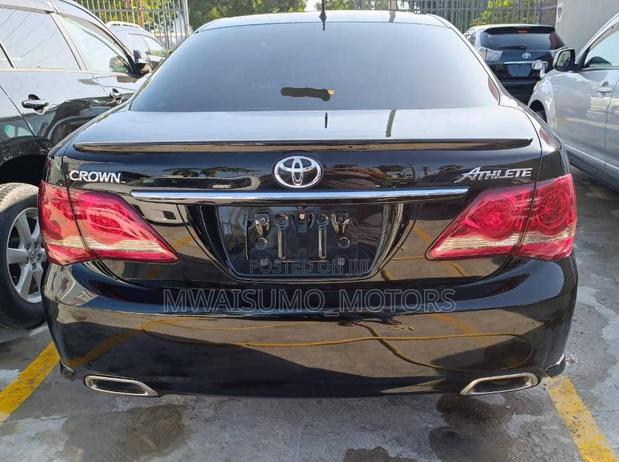 Toyota Crown 2010 Black