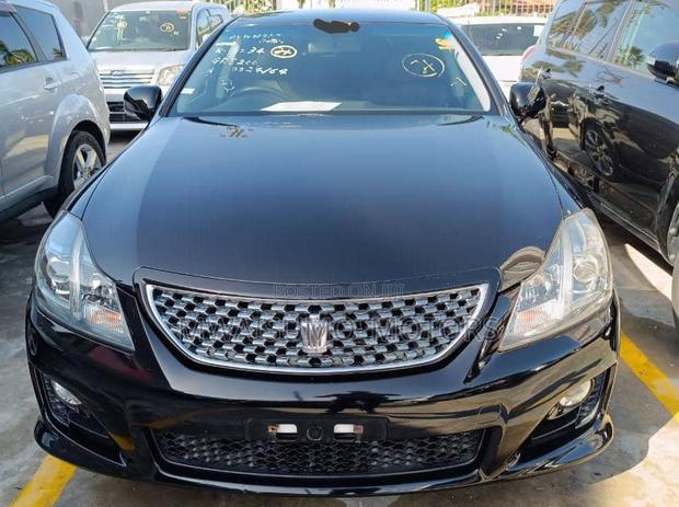 Toyota Crown 2010 Black