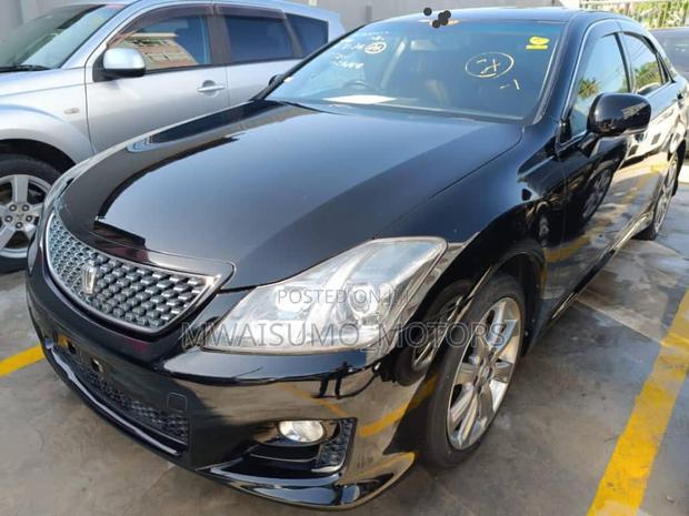 Toyota Crown 2010 Black
