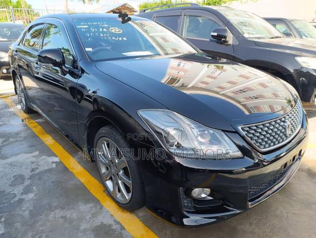 Toyota Crown 2010 Black