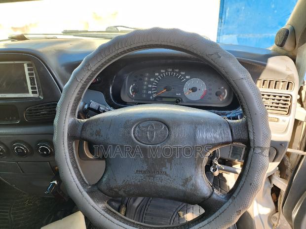 Toyota Noah 2001 Silver