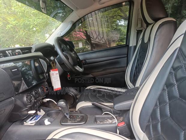 Toyota Hilux 2017 Gray