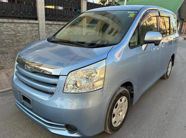Toyota Noah 2008 Blue