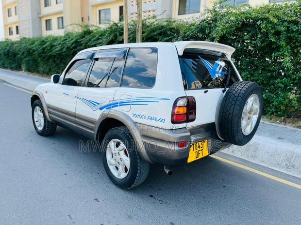Toyota RAV4 1994 Off white