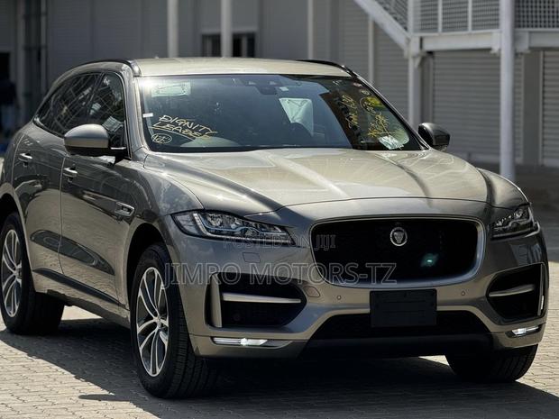 Jaguar F-Pace 2018 Beige