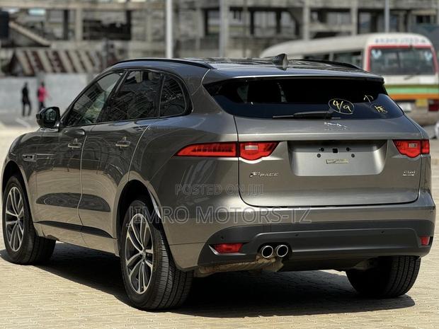 Jaguar F-Pace 2018 Beige
