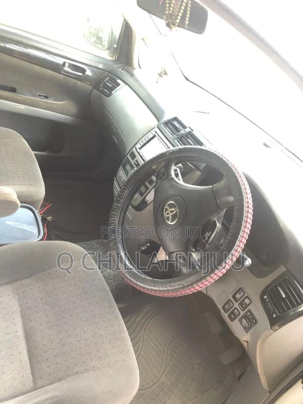 Toyota Ipsum 240i Limited 4WD 2002 White