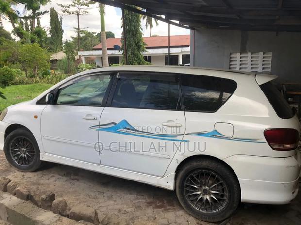 Toyota Ipsum 240i Limited 4WD 2002 White