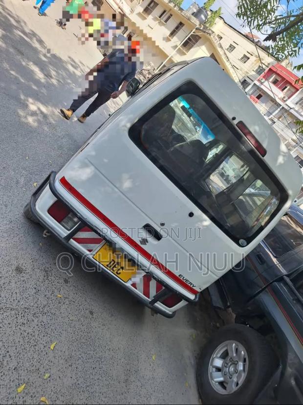 Suzuki Every Wagon 1998 White