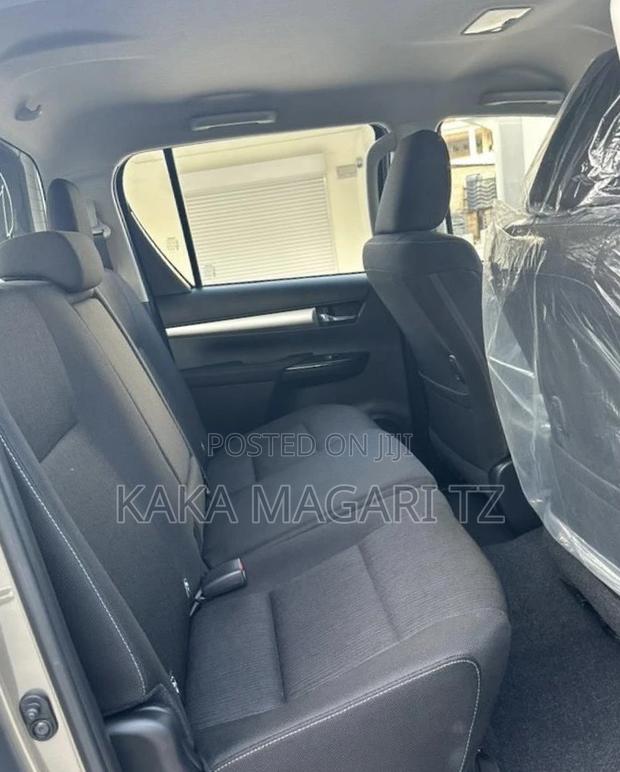 New Toyota Hilux 2022 Gray