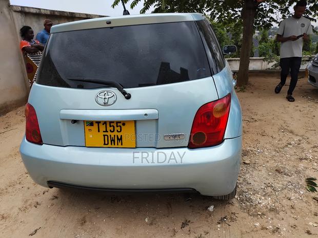 Toyota IST 2004 Blue