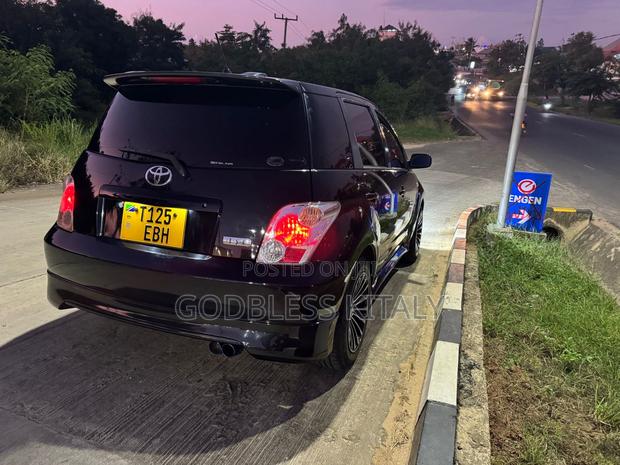 Toyota IST 2005 Black