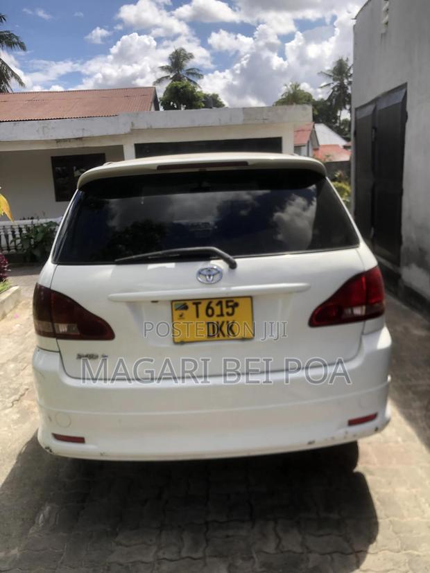 Toyota Ipsum 2001 White