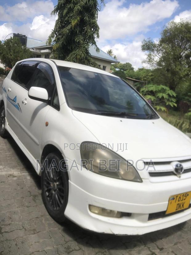 Toyota Ipsum 2001 White