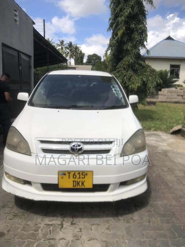 Toyota Ipsum 2001 White