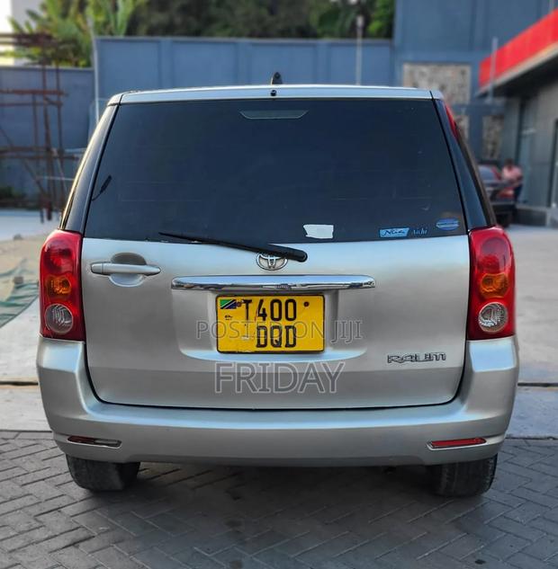 Toyota Raum 2004 Silver