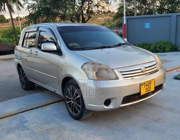 Toyota Raum 2004 Silver