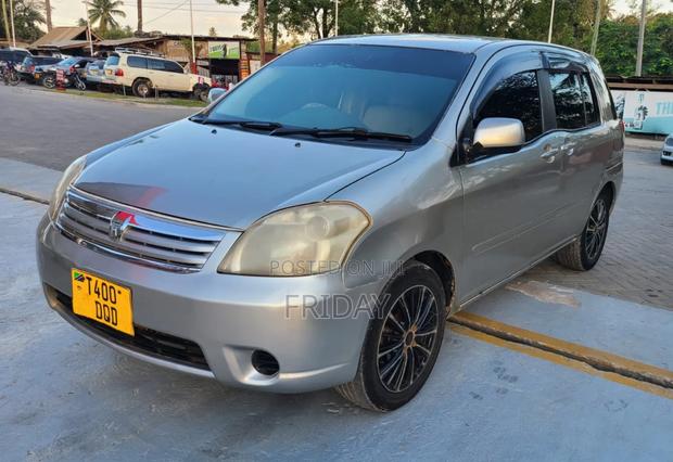 Toyota Raum 2004 Silver