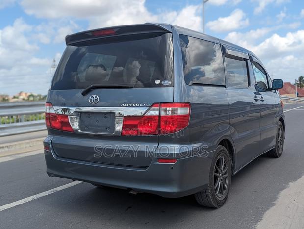 Toyota Alphard 2004 Gray
