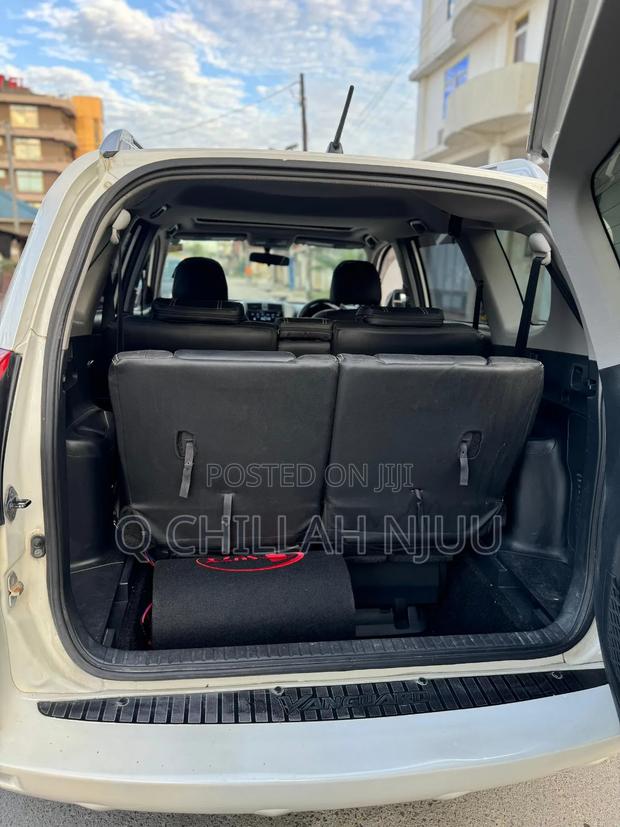 Toyota Vanguard 2010 White