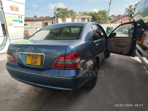 Toyota Brevis 2002 Blue