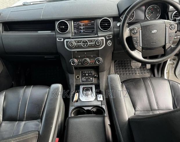Land Rover Discovery 2012 White