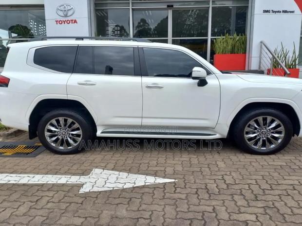 Toyota Land Cruiser 2023 White